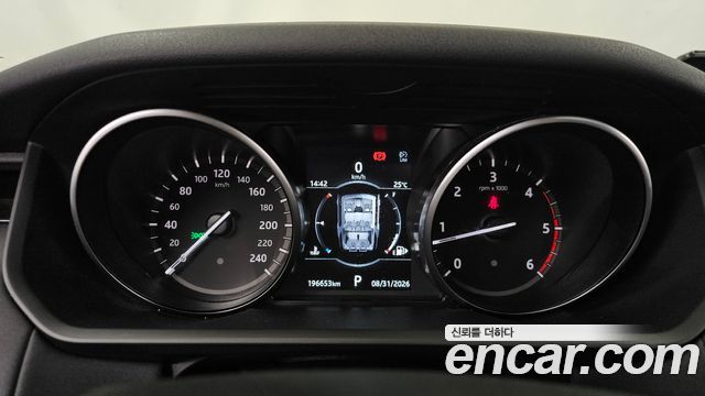 Land Rover Discovery 5 2.0 SD4 SE 2018 — фото 8