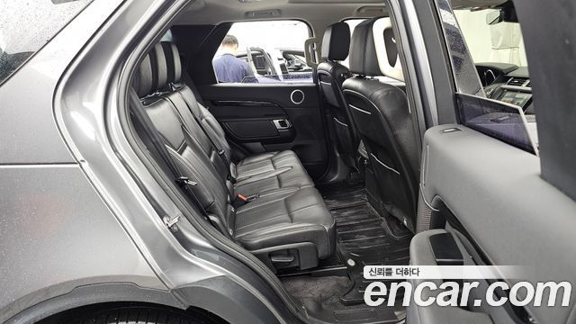 Land Rover Discovery 5 2.0 SD4 SE 2018 — фото 12