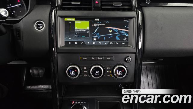 Land Rover Discovery 5 2.0 SD4 SE 2018 — фото 14