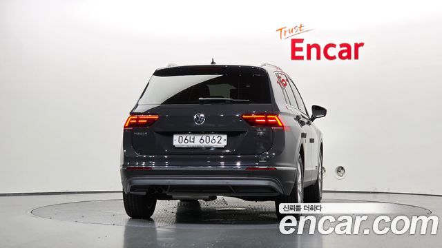 Volkswagen Tiguan (II) 2.0 TDI Premium 2018 — фото 4