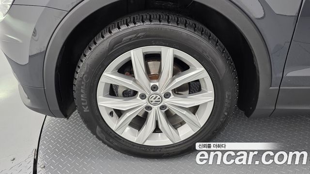 Volkswagen Tiguan (II) 2.0 TDI Premium 2018 — фото 5