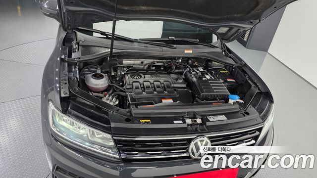 Volkswagen Tiguan (II) 2.0 TDI Premium 2018 — фото 6