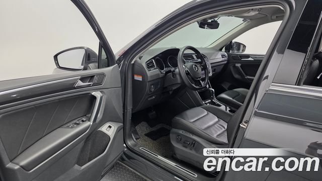 Volkswagen Tiguan (II) 2.0 TDI Premium 2018 — фото 10