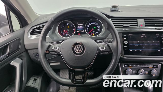 Volkswagen Tiguan (II) 2.0 TDI Premium 2018 — фото 13