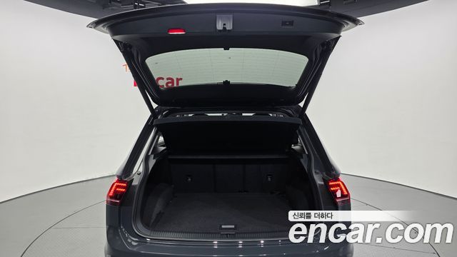 Volkswagen Tiguan (II) 2.0 TDI Premium 2018 — фото 20