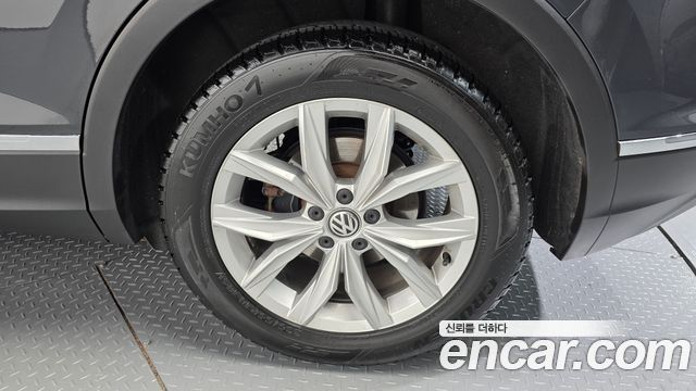 Volkswagen Tiguan (II) 2.0 TDI Premium 2018 — фото 21