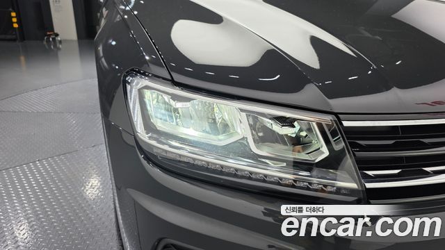 Volkswagen Tiguan (II) 2.0 TDI Premium 2018 — фото 22