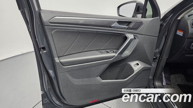 Volkswagen Tiguan (II) 2.0 TDI Premium 2018 — фото 24