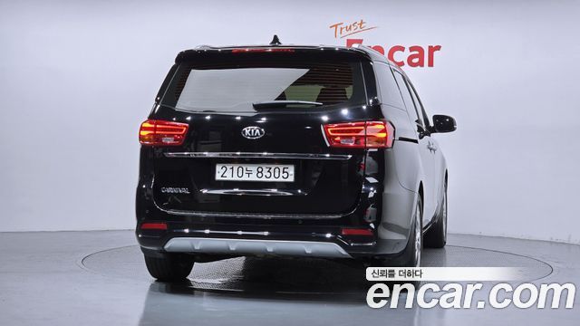 Kia Carnival 9-Seater Prstige 2020 — фото 4