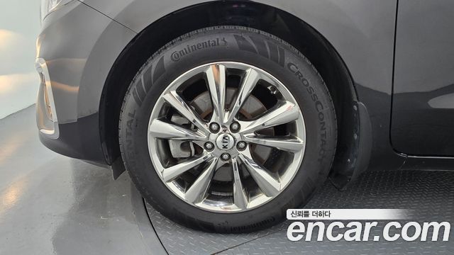 Kia Carnival 9-Seater Prstige 2020 — фото 5