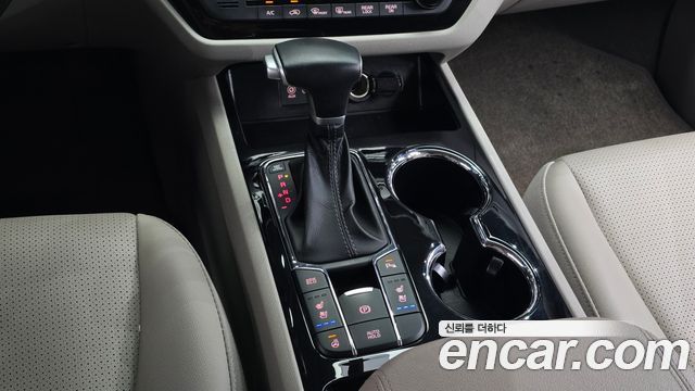Kia Carnival 9-Seater Prstige 2020 — фото 9