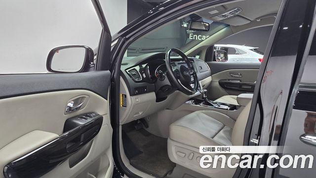 Kia Carnival 9-Seater Prstige 2020 — фото 10