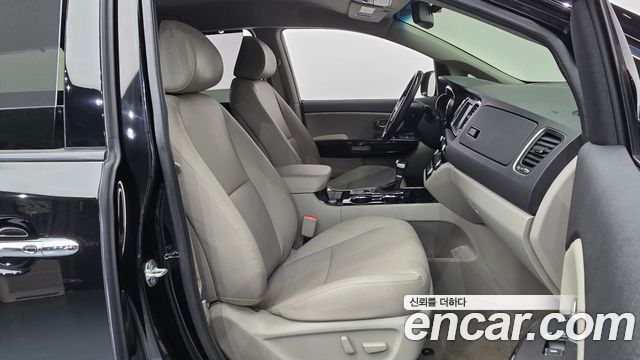 Kia Carnival 9-Seater Prstige 2020 — фото 11