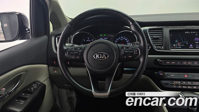 Kia Carnival 9-Seater Prstige 2020 — фото 13