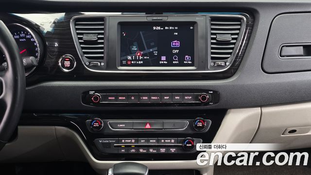 Kia Carnival 9-Seater Prstige 2020 — фото 16
