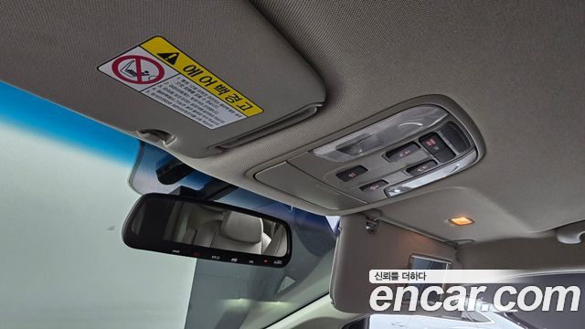 Kia Carnival 9-Seater Prstige 2020 — фото 17