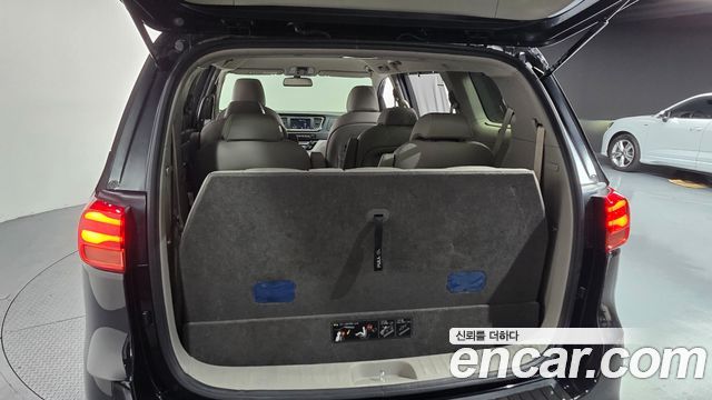 Kia Carnival 9-Seater Prstige 2020 — фото 20