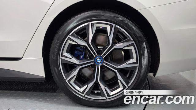 BMW i4 eDrive40 M Sports Pro 2022 — фото 21