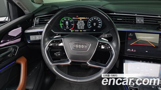 Audi e-tron 50 Quattro 2021 — фото 12