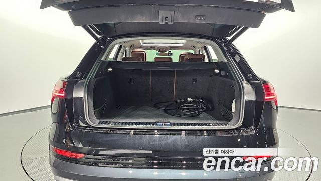 Audi e-tron 50 Quattro 2021 — фото 20