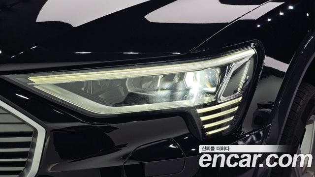 Audi e-tron 50 Quattro 2021 — фото 22