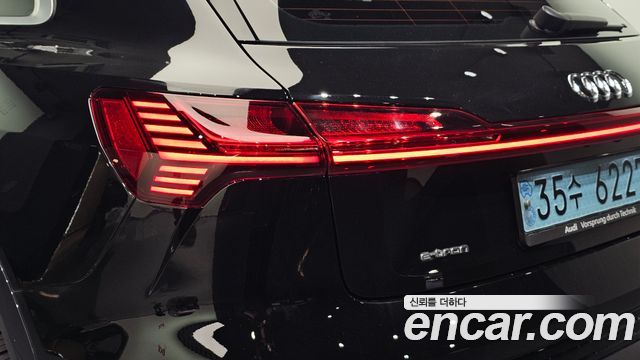 Audi e-tron 50 Quattro 2021 — фото 23