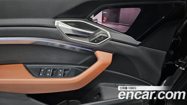 Audi e-tron 50 Quattro 2021 — фото 31