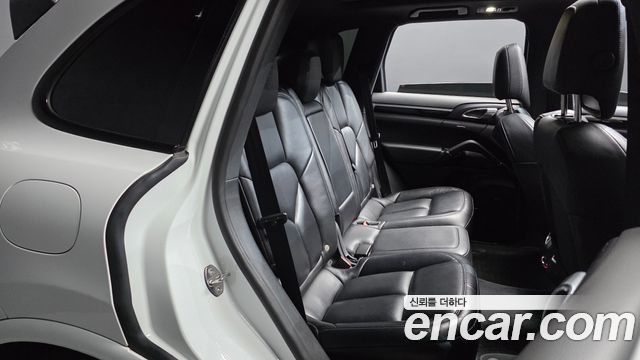 Porsche Cayenne 3.0 Diesel Platium Edition 958 2017 — фото 12