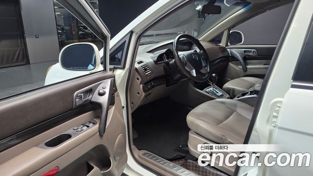 KG Mobility (SsangYong) Korando Turismo 4WD RX 11-seater 2016 — фото 10