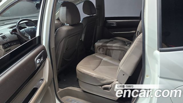 KG Mobility (SsangYong) Korando Turismo 4WD RX 11-seater 2016 — фото 12