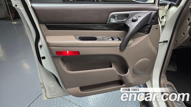 KG Mobility (SsangYong) Korando Turismo 4WD RX 11-seater 2016 — фото 24
