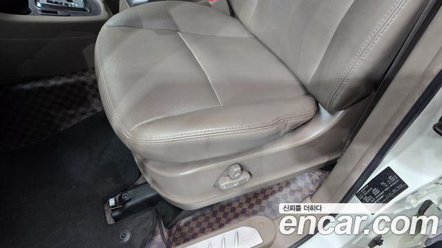 KG Mobility (SsangYong) Korando Turismo 4WD RX 11-seater 2016 — фото 29