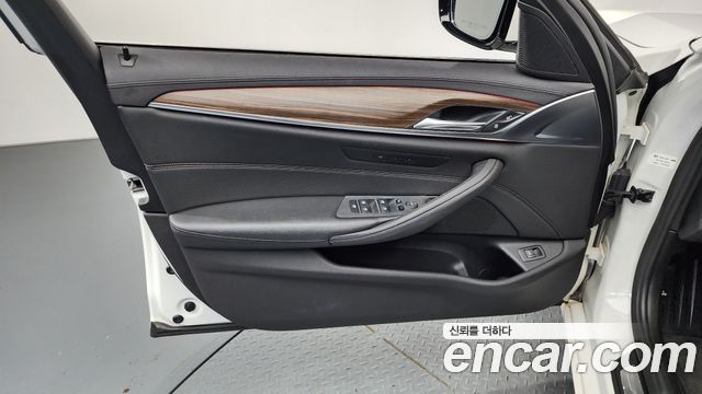 BMW 5 Series (G30) 530i Luxury Plus 2019 — фото 24