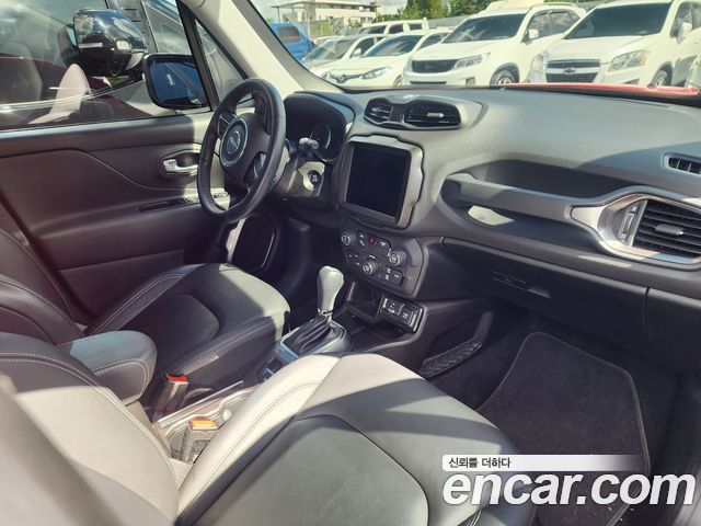 Jeep Renegade 2.4 Limited 2021 — фото 15