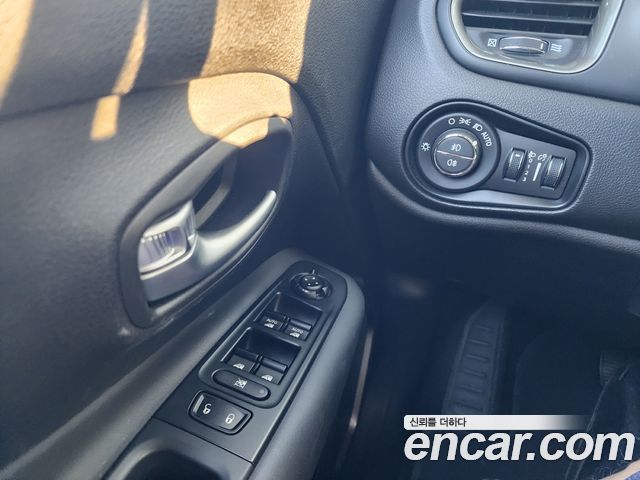 Jeep Renegade 2.4 Limited 2021 — фото 16