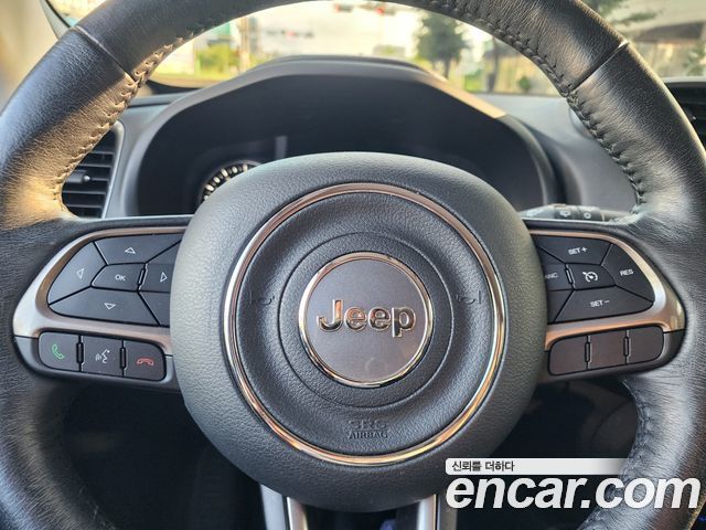 Jeep Renegade 2.4 Limited 2021 — фото 17
