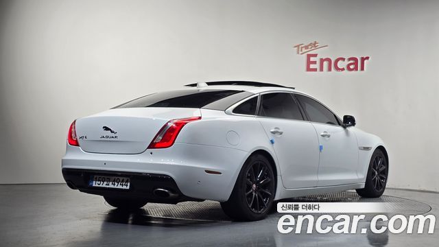 Jaguar XJ 3.0D Premium Luxury LWB X351 2017 — фото 2
