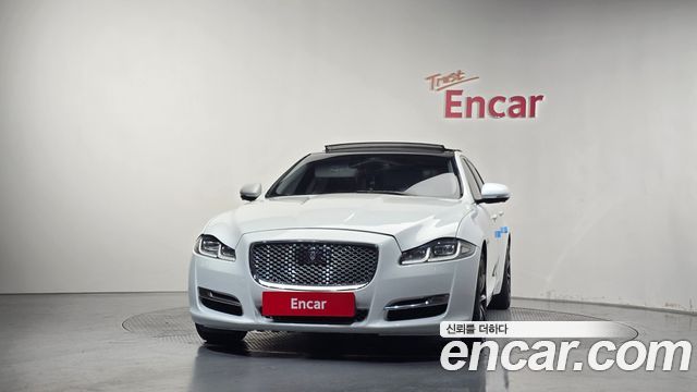 Jaguar XJ 3.0D Premium Luxury LWB X351 2017 — фото 3
