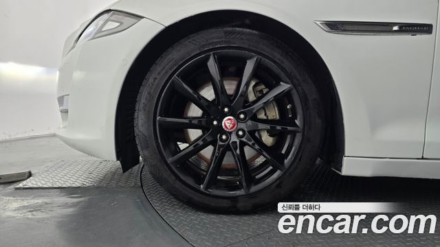 Jaguar XJ 3.0D Premium Luxury LWB X351 2017 — фото 5