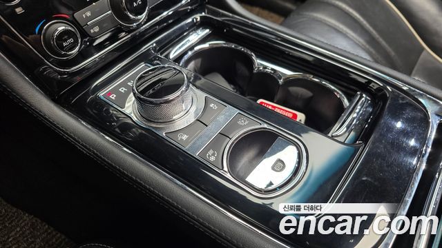 Jaguar XJ 3.0D Premium Luxury LWB X351 2017 — фото 9