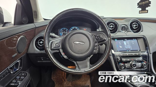 Jaguar XJ 3.0D Premium Luxury LWB X351 2017 — фото 15