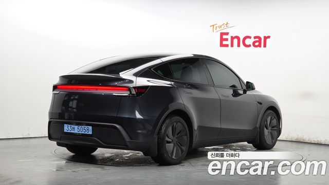 Tesla Model Y RWD 2025 — фото 2