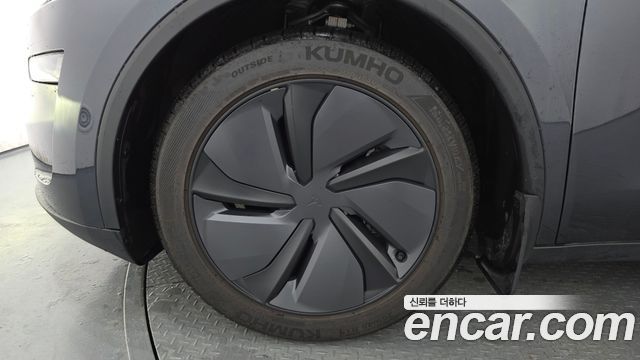 Tesla Model Y RWD 2025 — фото 5