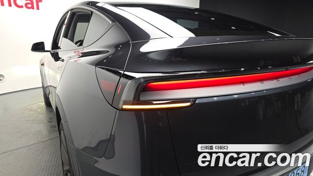 Tesla Model Y RWD 2025 — фото 29