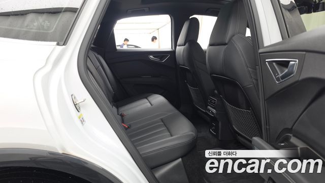 Audi Q4 e-tron (F4) 45 Sportback 2025 — фото 12