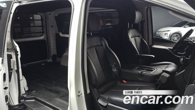 Hyundai Staria L3.5 Cargo 3-Seater Modern 2023 — фото 11