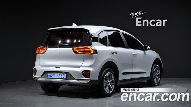 Kia Niro Plus Air 2023 — фото 2