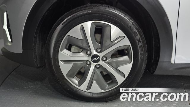 Kia Niro Plus Air 2023 — фото 5