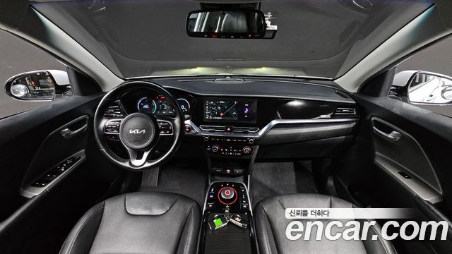 Kia Niro Plus Air 2023 — фото 7
