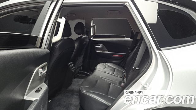 Kia Niro Plus Air 2023 — фото 11